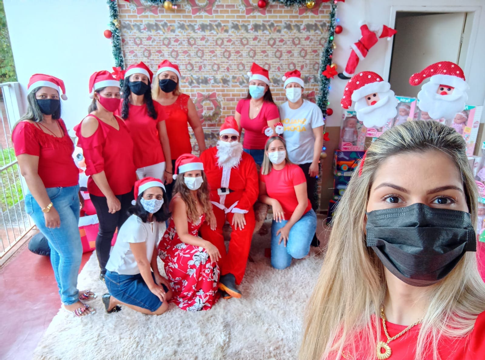 ENCERRAMENTO E CONFRATERNIZAÇÃO DAS CRIANÇAS E FUNCIONÁRIOS DA CRECHE NOSSA SENHORA APARECIDA.
